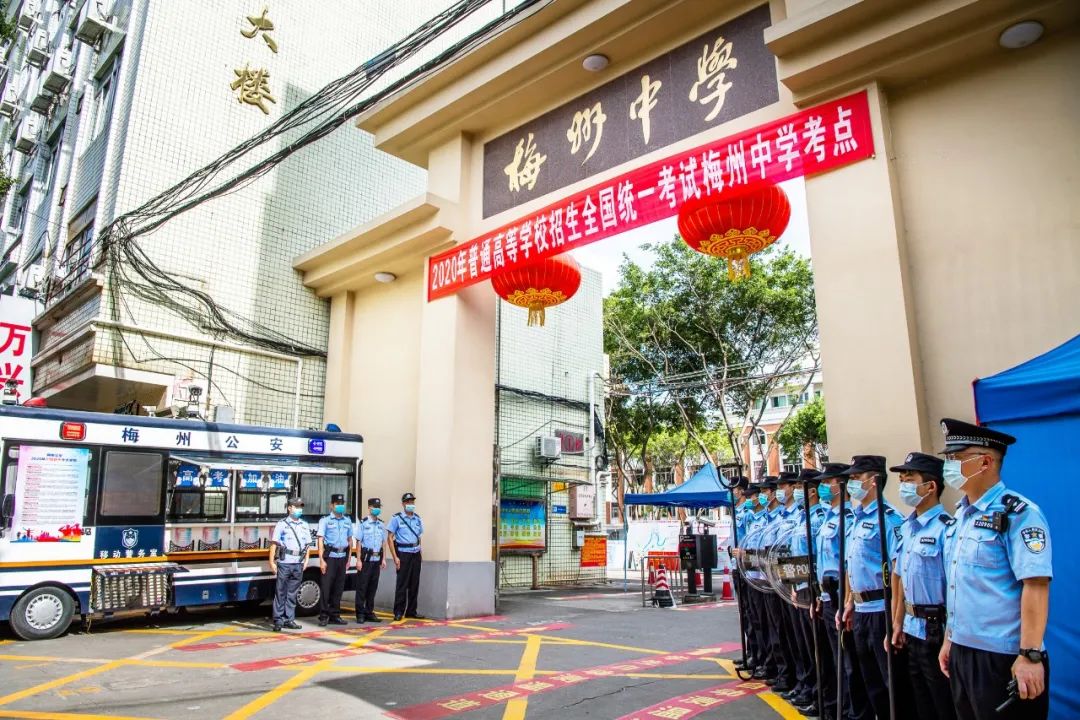 【平安梅州】寧惠軍督導(dǎo)檢查高考安保工作(圖6) 【平安梅州】寧惠軍督導(dǎo)檢查高考安保工作(圖6)