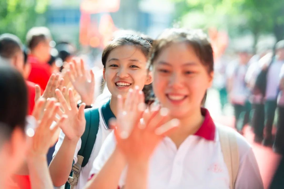 高考首日，梅州公安出動(dòng)警力2593人次為考生保駕護(hù)航(圖2)