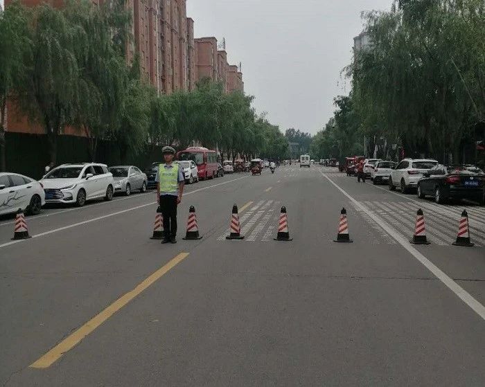 你們安心考試，我們?yōu)槟阏緧彛?圖1)