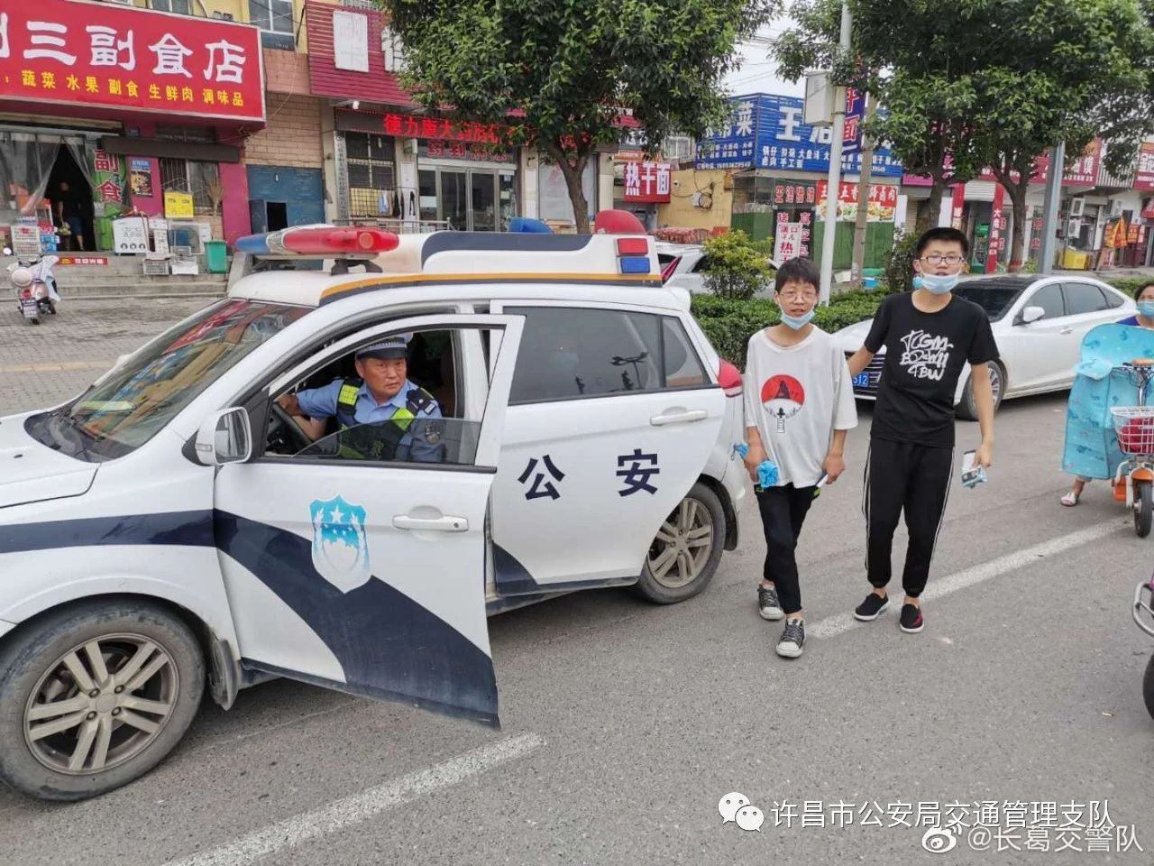 你們安心考試，我們?yōu)槟阏緧彛?圖2)
