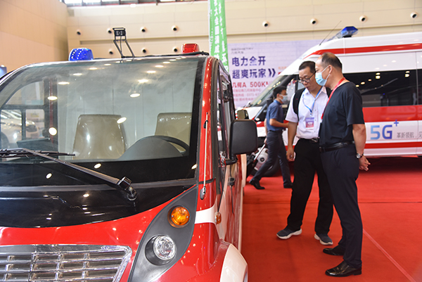 鄭州新能源展會驚現(xiàn)“雙頭車”，一起來看看！??！(圖2)