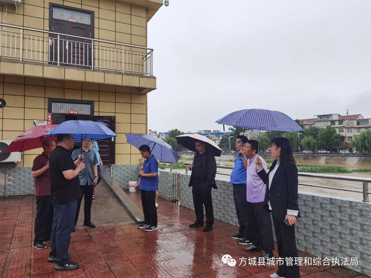 方城縣城市管理局 切實(shí)做好城區(qū)防汛工作 保障市民財(cái)產(chǎn)安全(圖1)