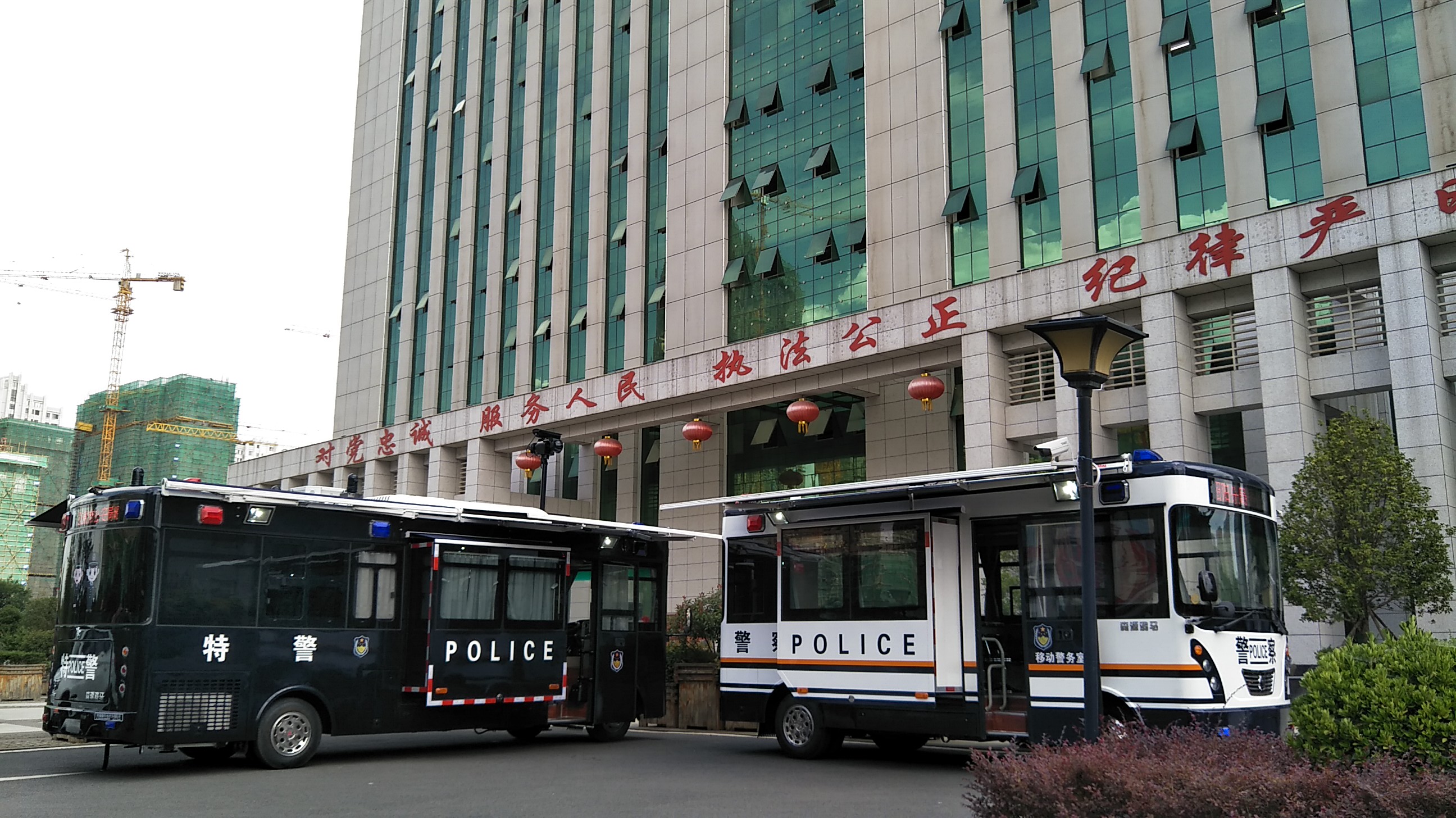云南昭通市移動(dòng)警務(wù)室亮相街頭！便民保安“新利器”來啦！(圖1)