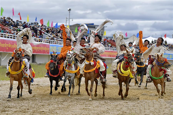 西藏那曲羌塘賽馬藝術(shù)節(jié)開幕    “公安鐵軍+移動警務(wù)室”筑牢安全屏障(圖5)