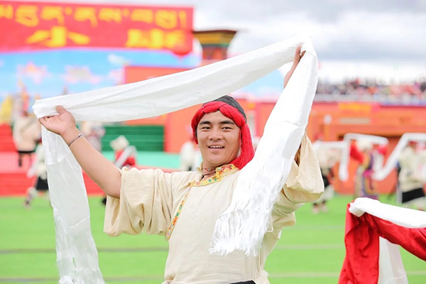 西藏那曲羌塘賽馬藝術(shù)節(jié)開幕    “公安鐵軍+移動警務(wù)室”筑牢安全屏障(圖6)