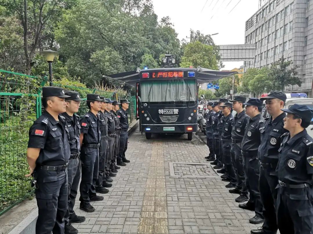 【澧縣快警】遺忘手機(jī)快速追回 失主上門送錦旗(圖5) 【澧縣快警】遺忘手機(jī)快速追回 失主上門送錦旗(圖5)