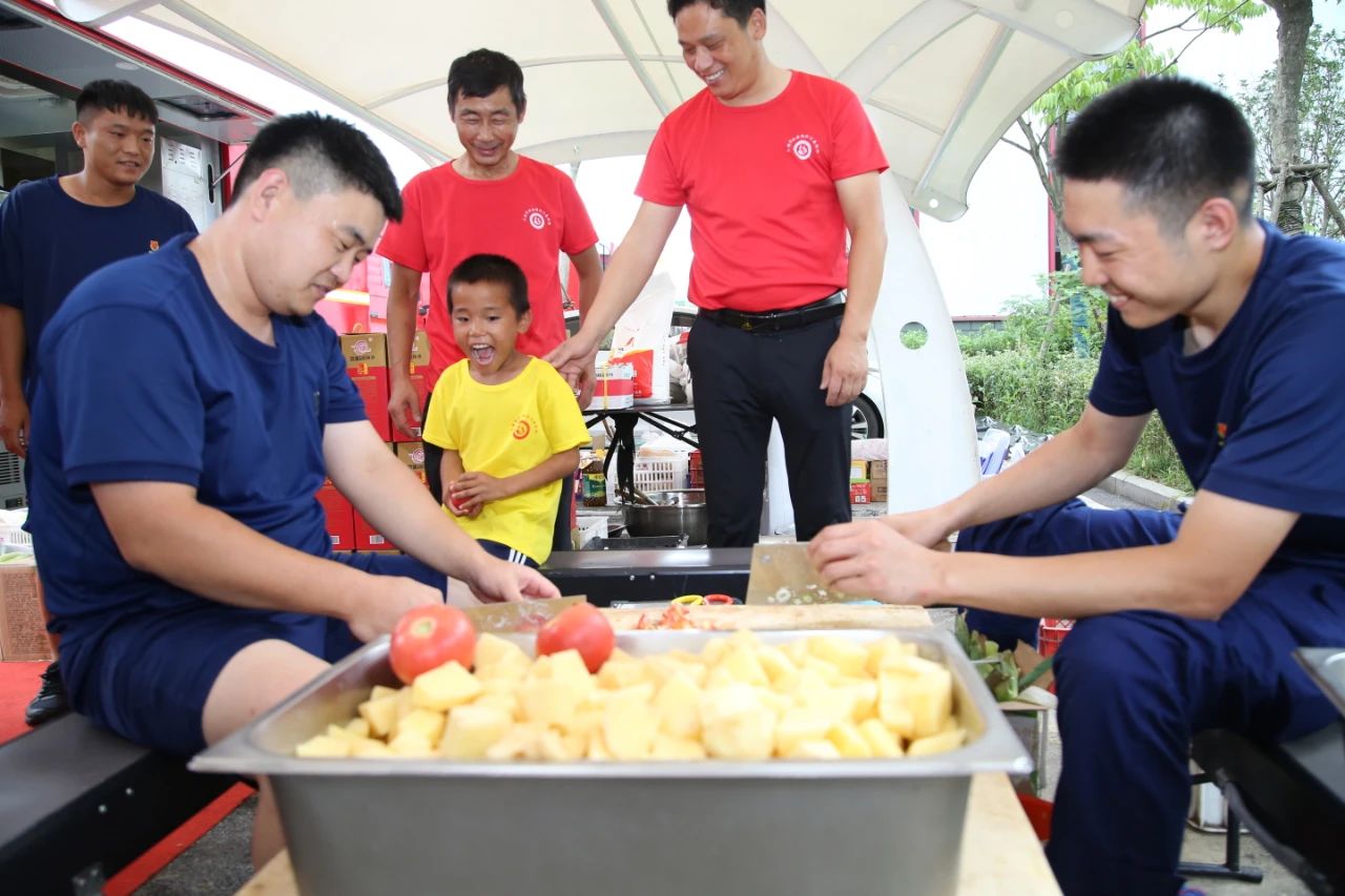消防員叔叔，我也想當黨員！(圖9)
