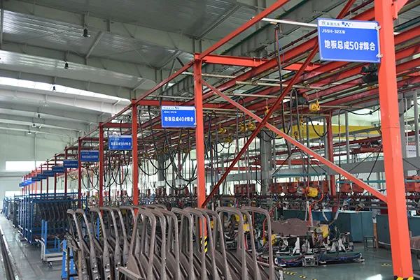 森源鴻馬新車間成功投產(chǎn)//積聚企業(yè)發(fā)展新動能 實現(xiàn)輝煌新跨越(圖16) 森源鴻馬新車間成功投產(chǎn)//積聚企業(yè)發(fā)展新動能 實現(xiàn)輝煌新跨越(圖16)