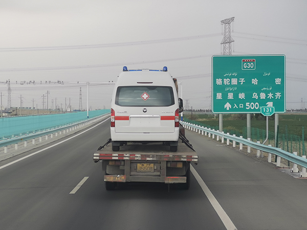 心系疫區(qū) 千里馳援//森源鴻馬醫(yī)療救護(hù)車為新疆疫情防控工作保駕護(hù)航(圖8) 心系疫區(qū) 千里馳援//森源鴻馬醫(yī)療救護(hù)車為新疆疫情防控工作保駕護(hù)航(圖8)