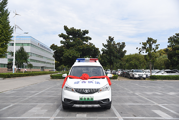 “執(zhí)法+服務(wù)”彰顯城市溫度||鶴壁采購電動執(zhí)法車(圖1)