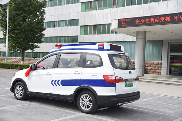 “執(zhí)法+服務(wù)”彰顯城市溫度||鶴壁采購電動執(zhí)法車(圖6)