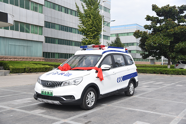 “執(zhí)法+服務(wù)”彰顯城市溫度||鶴壁采購電動執(zhí)法車(圖2)