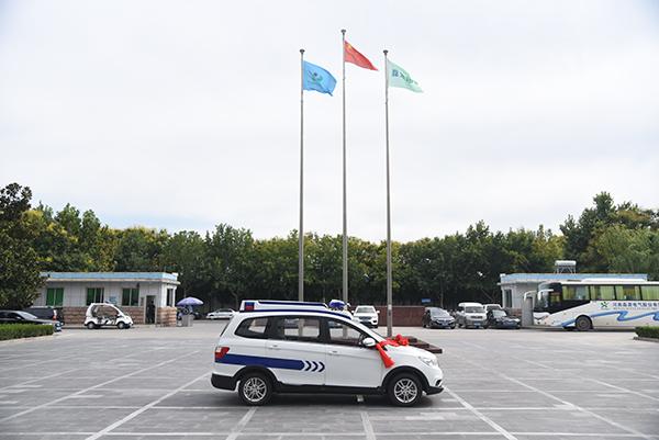 “執(zhí)法+服務(wù)”彰顯城市溫度||鶴壁采購電動執(zhí)法車(圖4)