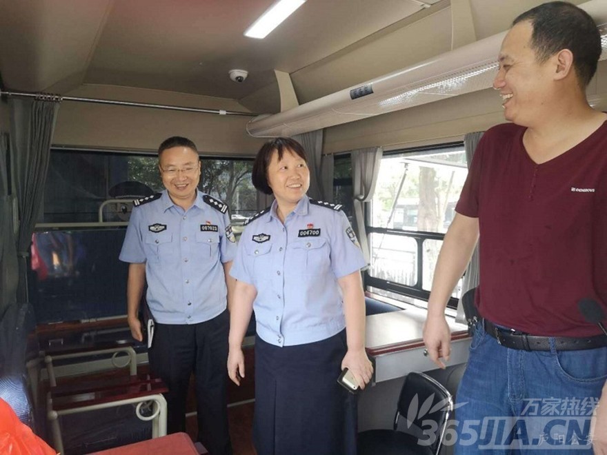 便民保安“利器”！合肥老報館特色酒吧一條街移動警務室正式啟用(圖3)