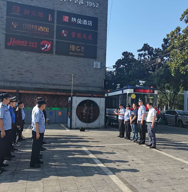 便民保安“利器”！合肥老報館特色酒吧一條街移動警務室正式啟用(圖1)