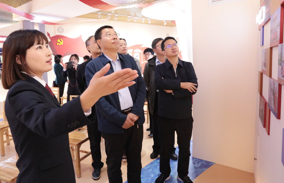 內(nèi)蒙古自治區(qū)人大調(diào)研組到阿爾山市檢察院對未成年人檢察工作進(jìn)行專題調(diào)研(圖2)
