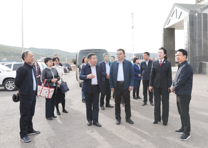 內(nèi)蒙古自治區(qū)人大調(diào)研組到阿爾山市檢察院對未成年人檢察工作進(jìn)行專題調(diào)研(圖1)