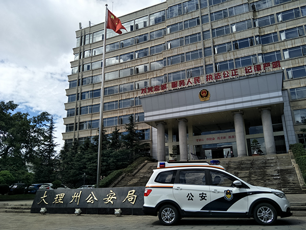 云南大理電動(dòng)巡邏車上崗執(zhí)勤(圖1)