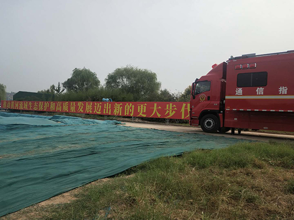 鄭州市開展黃河流域突發(fā)水環(huán)境事件應(yīng)急演練 ——應(yīng)急通信指揮車擔(dān)綱重任(圖6) 鄭州市開展黃河流域突發(fā)水環(huán)境事件應(yīng)急演練 ——應(yīng)急通信指揮車擔(dān)綱重任(圖6)