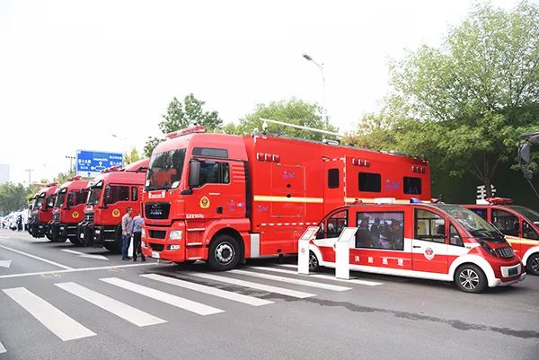森源鴻馬高精尖專用車閃耀亮相河南省汽車產(chǎn)銷對接會(圖9) 森源鴻馬高精尖專用車閃耀亮相河南省汽車產(chǎn)銷對接會(圖9)