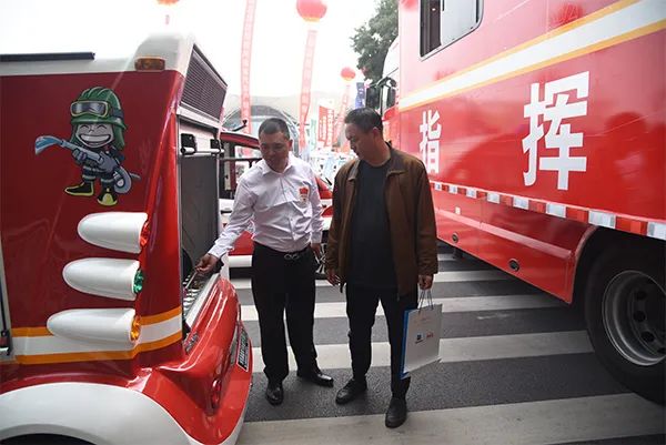 森源鴻馬高精尖專用車閃耀亮相河南省汽車產(chǎn)銷對接會(圖12) 森源鴻馬高精尖專用車閃耀亮相河南省汽車產(chǎn)銷對接會(圖12)