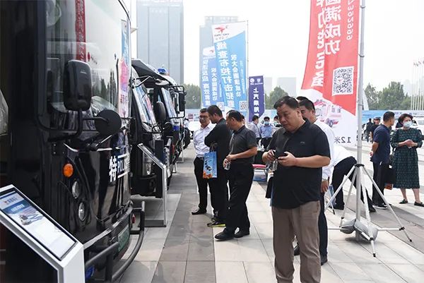 森源鴻馬高精尖專用車閃耀亮相河南省汽車產(chǎn)銷對接會(圖7) 森源鴻馬高精尖專用車閃耀亮相河南省汽車產(chǎn)銷對接會(圖7)