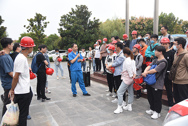 產(chǎn)學(xué)研融通發(fā)展——河南工業(yè)大學(xué)師生一行蒞臨森源鴻馬參觀交流(圖10) 產(chǎn)學(xué)研融通發(fā)展——河南工業(yè)大學(xué)師生一行蒞臨森源鴻馬參觀交流(圖10)