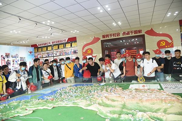 產(chǎn)學(xué)研融通發(fā)展——河南工業(yè)大學(xué)師生一行蒞臨森源鴻馬參觀交流(圖11) 產(chǎn)學(xué)研融通發(fā)展——河南工業(yè)大學(xué)師生一行蒞臨森源鴻馬參觀交流(圖11)