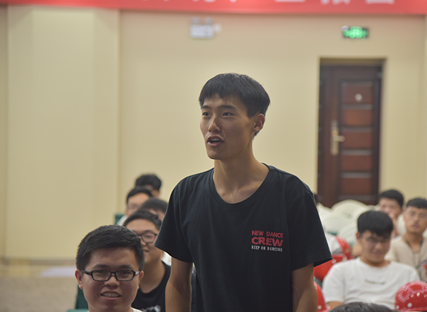 產(chǎn)學(xué)研融通發(fā)展——河南工業(yè)大學(xué)師生一行蒞臨森源鴻馬參觀交流(圖19) 產(chǎn)學(xué)研融通發(fā)展——河南工業(yè)大學(xué)師生一行蒞臨森源鴻馬參觀交流(圖19)