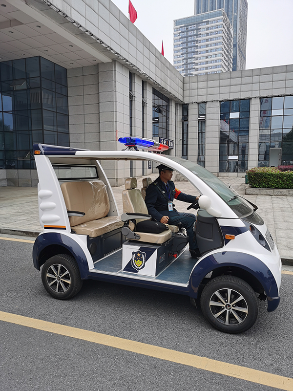 湖南常德電動(dòng)巡邏車上崗執(zhí)勤(圖1)