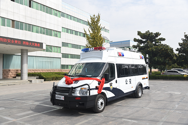 山東采購(gòu)無(wú)人機(jī)通訊指揮車(圖2)