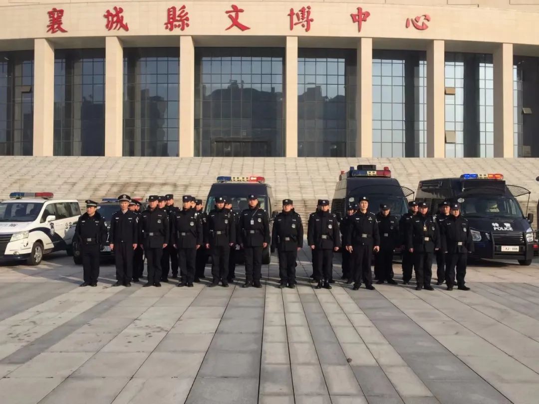 河南襄城縣反恐辦組織開展2020年度反恐應(yīng)急處突第一梯隊(duì)力量拉動演練(圖1) 河南襄城縣反恐辦組織開展2020年度反恐應(yīng)急處突第一梯隊(duì)力量拉動演練(圖1)