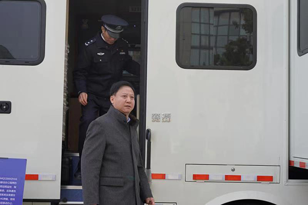 淮北市舉行警務(wù)實(shí)戰(zhàn)演練 黃曉武現(xiàn)場觀摩(圖6) 淮北市舉行警務(wù)實(shí)戰(zhàn)演練 黃曉武現(xiàn)場觀摩(圖6)