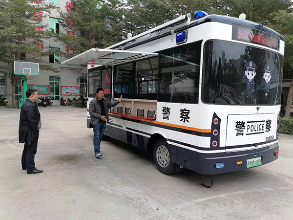 廣西北海市移動(dòng)警務(wù)室上崗(圖3)