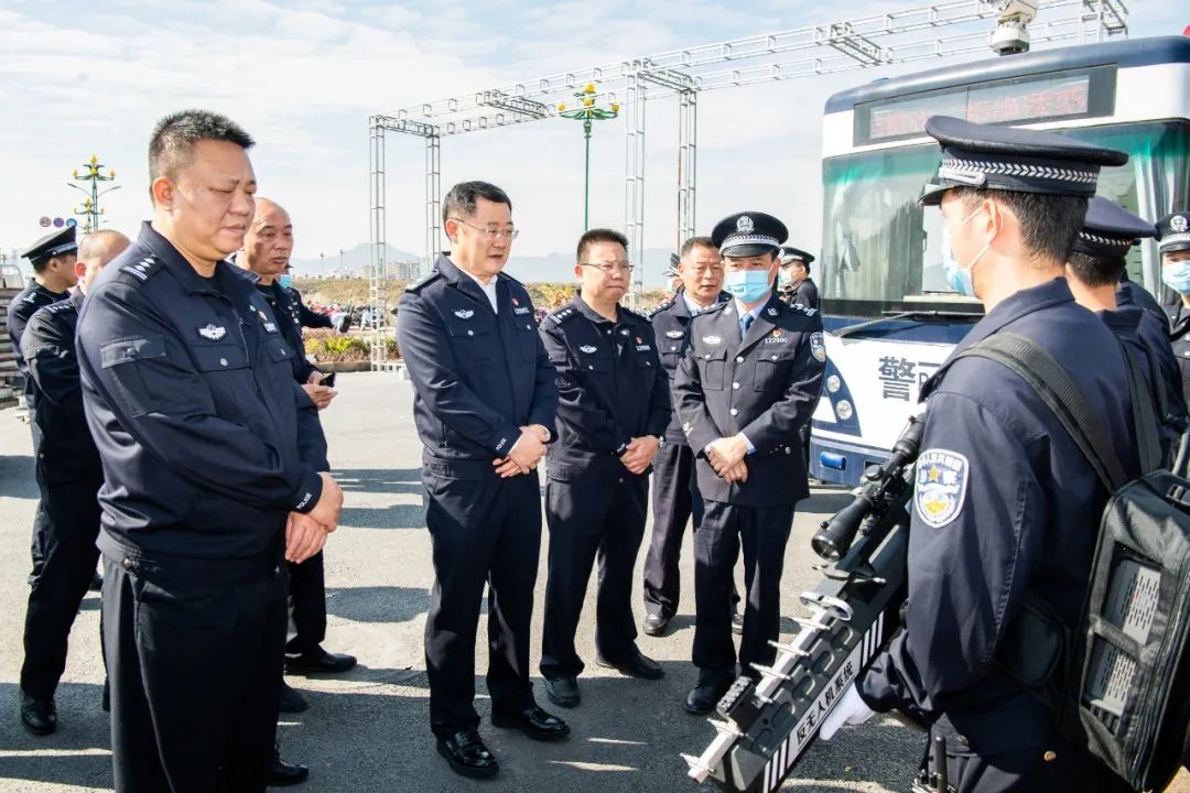 平安梅州||寧惠軍檢查“梅馬”安保工作 確保賽事安全有序進(jìn)行(圖2) 平安梅州||寧惠軍檢查“梅馬”安保工作 確保賽事安全有序進(jìn)行(圖2)