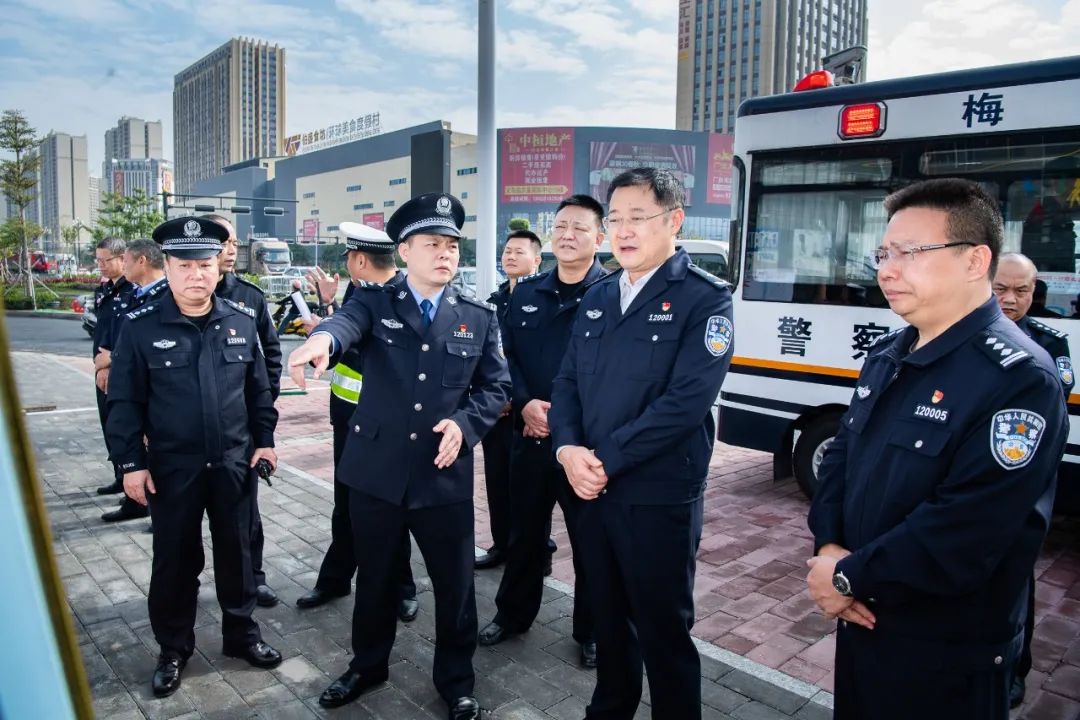 平安梅州||寧惠軍檢查“梅馬”安保工作 確保賽事安全有序進(jìn)行(圖3) 平安梅州||寧惠軍檢查“梅馬”安保工作 確保賽事安全有序進(jìn)行(圖3)
