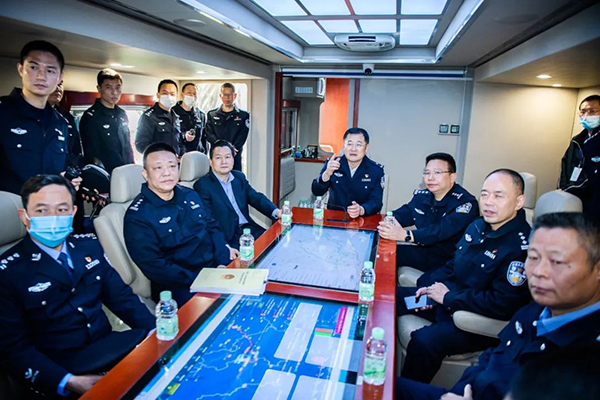 最早“開跑”，最晚收兵，他們沒有比賽成績，卻成為美麗“警”色(圖20)