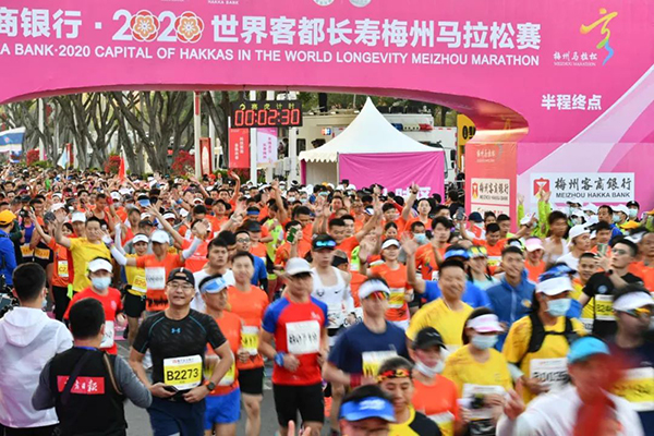 最早“開跑”，最晚收兵，他們沒有比賽成績，卻成為美麗“警”色(圖1)