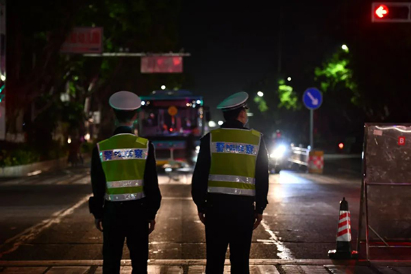 最早“開跑”，最晚收兵，他們沒有比賽成績，卻成為美麗“警”色(圖7)