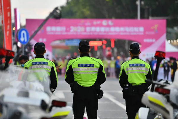 最早“開跑”，最晚收兵，他們沒有比賽成績，卻成為美麗“警”色(圖6)