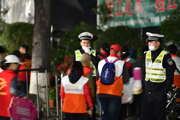最早“開跑”，最晚收兵，他們沒有比賽成績，卻成為美麗“警”色(圖9)