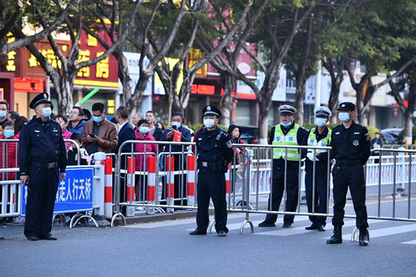 最早“開跑”，最晚收兵，他們沒有比賽成績，卻成為美麗“警”色(圖12)