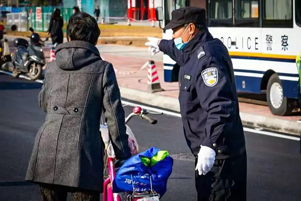 最早“開跑”，最晚收兵，他們沒有比賽成績，卻成為美麗“警”色(圖15)