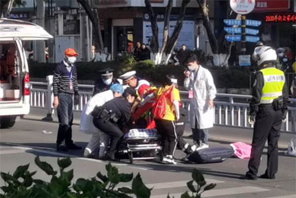 最早“開跑”，最晚收兵，他們沒有比賽成績，卻成為美麗“警”色(圖16)