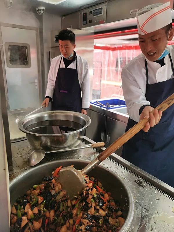 應急救援舌尖上的戰(zhàn)斗力—森源鴻馬飲食保障車(圖8)