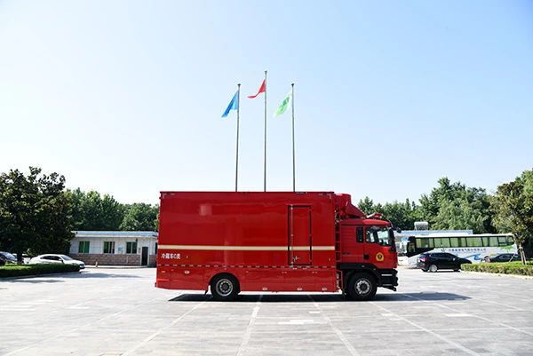 森源鴻馬冷藏車—飲食保障的堅(jiān)實(shí)后盾(圖3)