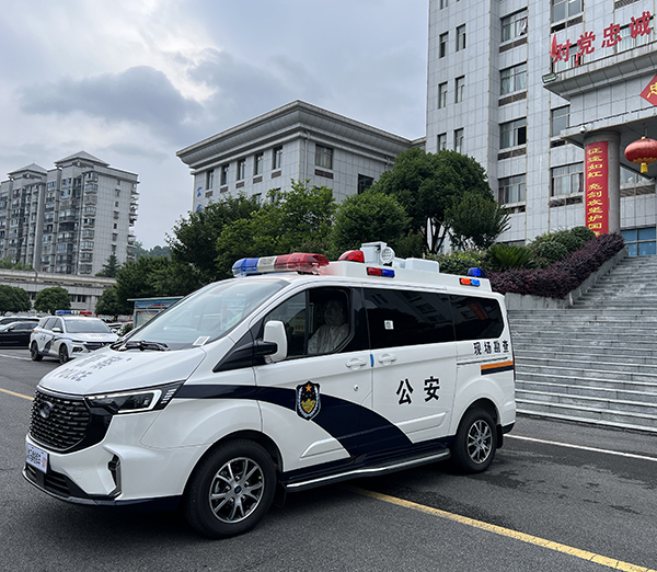 攜勘察利劍，鑄平安之盾||森源鴻馬現(xiàn)場(chǎng)勘查車上崗(圖3)