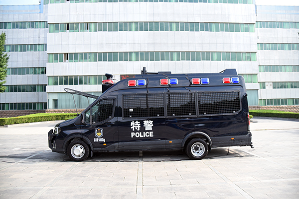 森源鴻馬防暴運(yùn)兵車發(fā)往湖南||安全維穩(wěn)  快速處置(圖3)