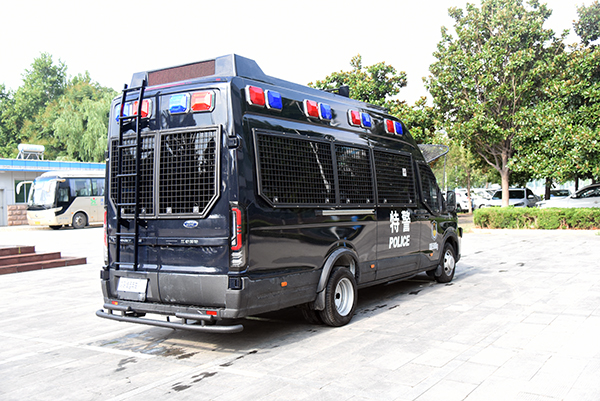 森源鴻馬防暴運(yùn)兵車發(fā)往湖南||安全維穩(wěn)  快速處置(圖6)