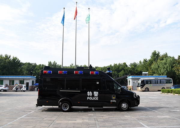 森源鴻馬防暴運(yùn)兵車發(fā)往湖南||安全維穩(wěn)  快速處置(圖4)